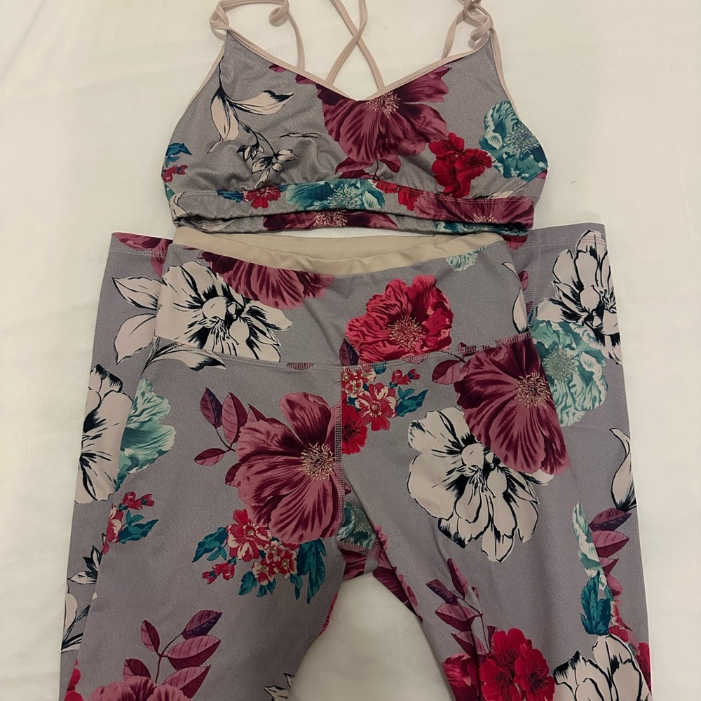 Old Navy Floral Sports Bra and Leggings Set in Lavender, Fuchsia, Teal